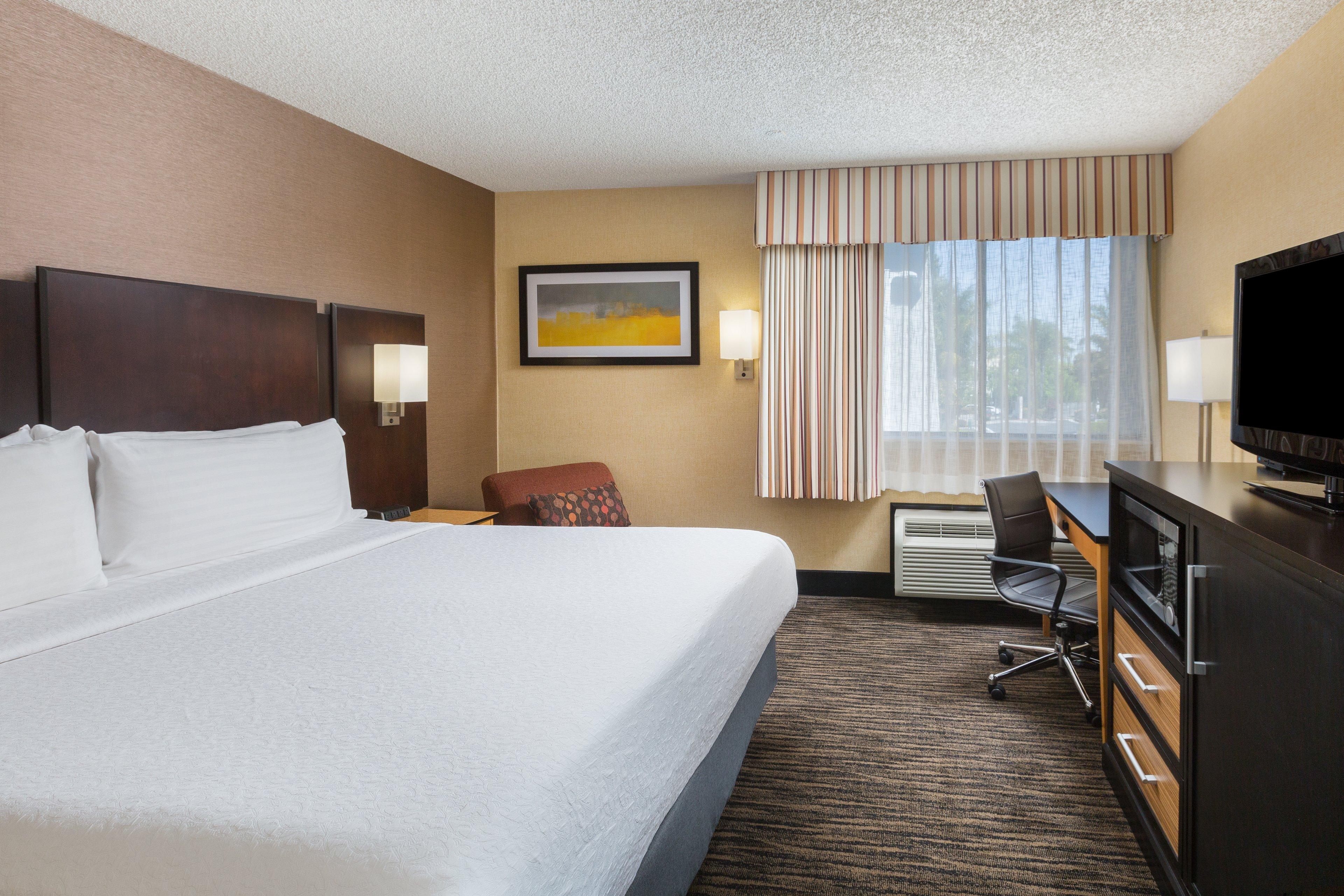 Holiday Inn Dublin - Pleasanton By Ihg Exterior photo